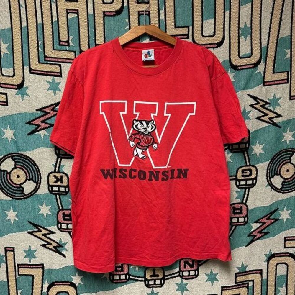 Vintage 90's Wisconsin Badgers Embroidered Single Stich‎ Shirt
